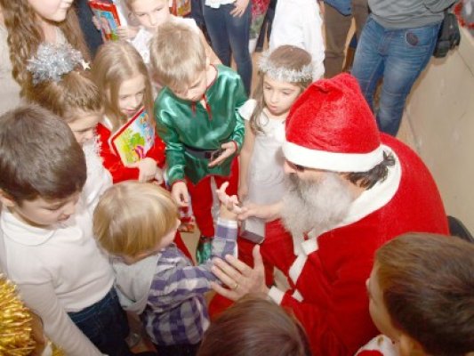 Moş Crăciun va fi mai sărac pentru elevii din Constanţa: primăria pune la bătaie jumătate din banii cheltuiţi anul trecut